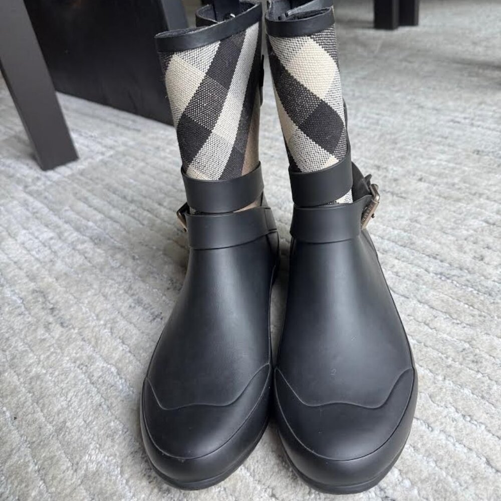 BURBERRY Check Detail Belted Rain Boots - Size 38 - Picture 3 of 8